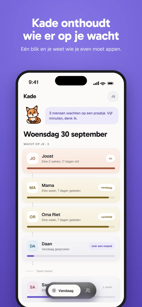 De eerste App Store-afbeelding van Kade: ‘Kade onthoudt wie er op je wacht’, met het Vandaag-scherm waarop de vos meldt dat drie mensen op een praatje wachten.